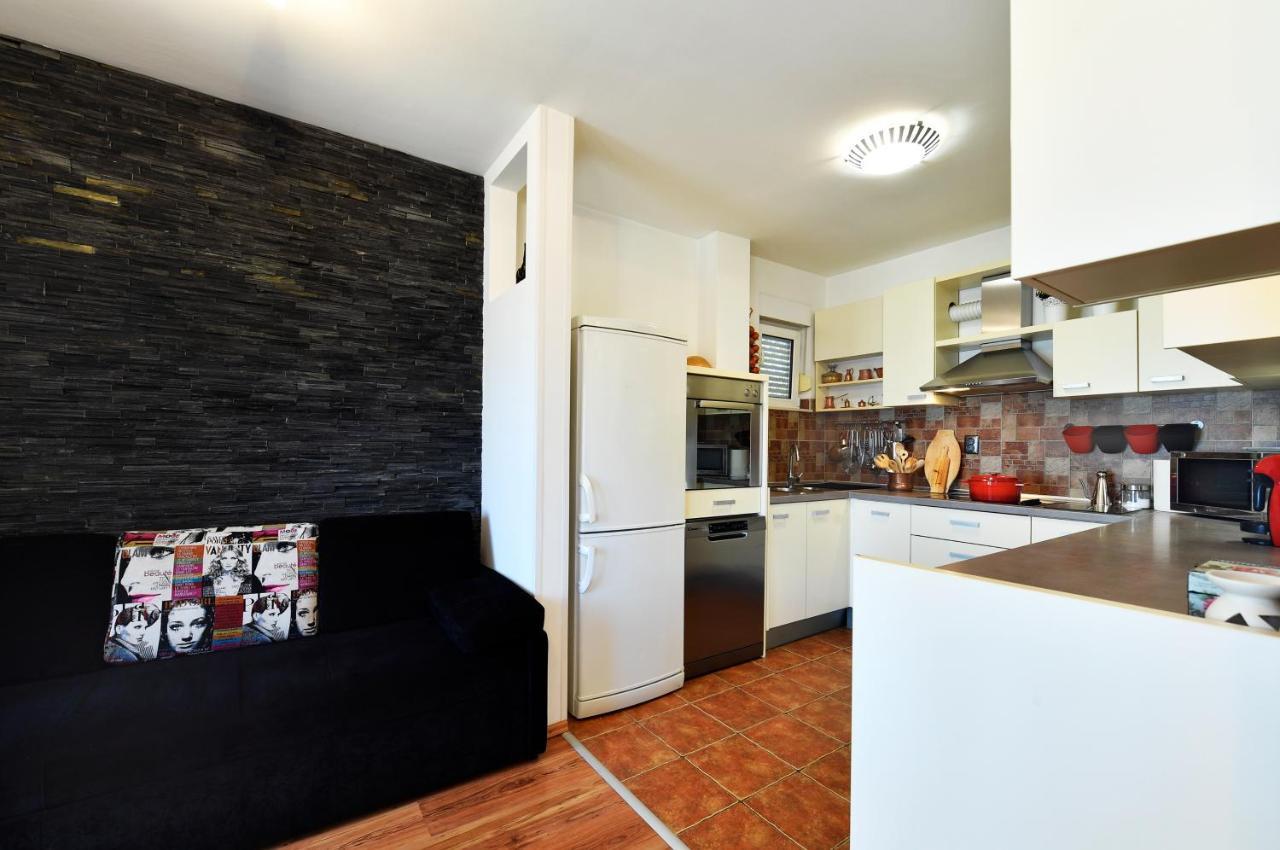 Pupa Apartman *
